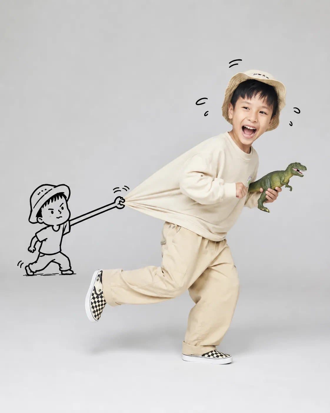 손그림 만화 스틱 피규어가 셔츠 뒤를 잡아당기는 러닝 피사체의 장난스러운 하이키 스튜디오 포트레이트.